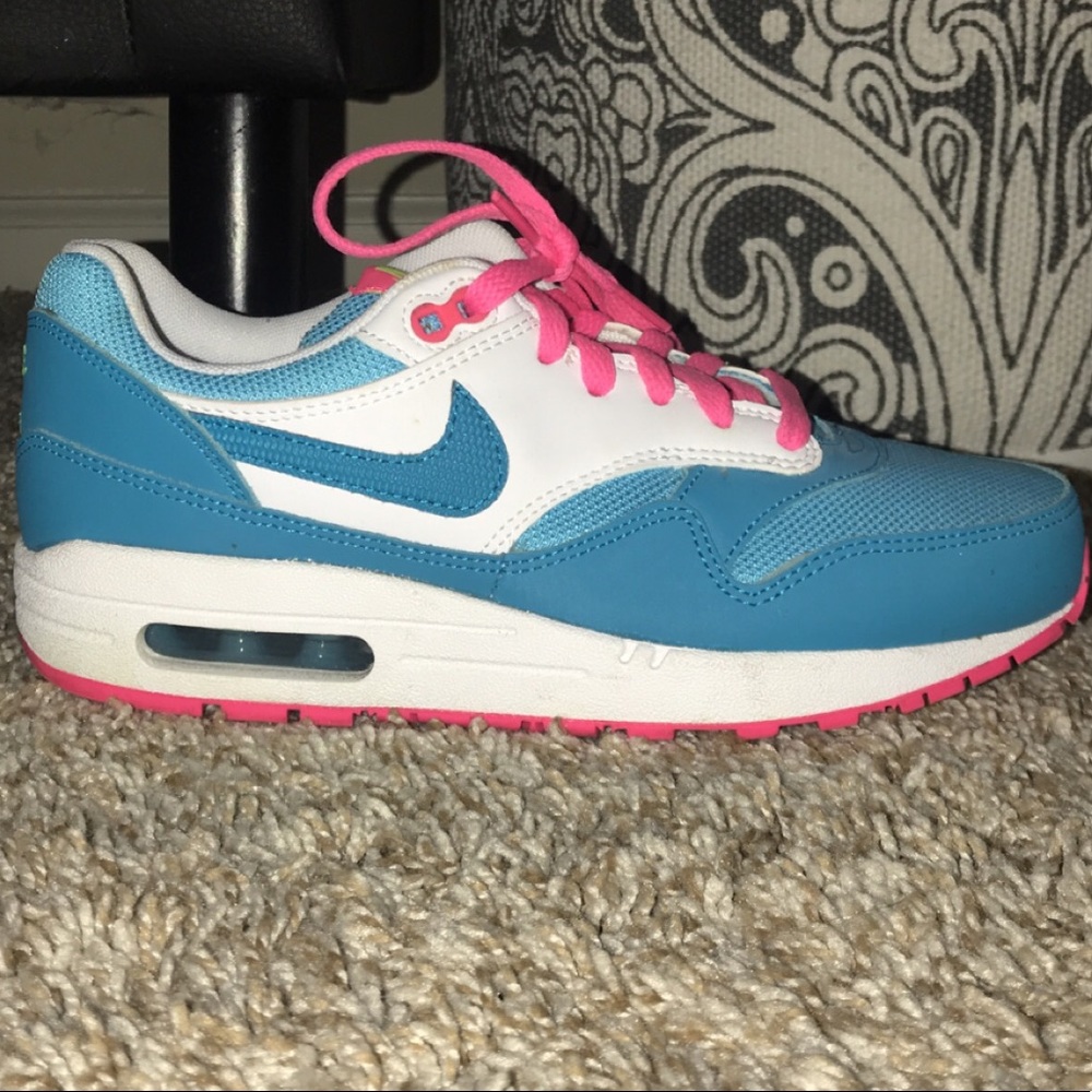 nike air max shoes !
